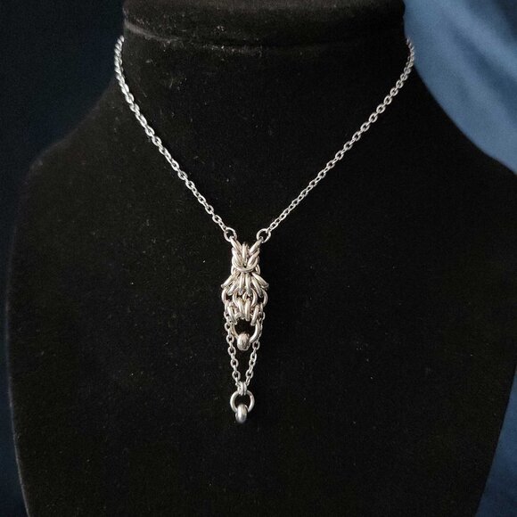 Vintage Victorian Gothic long silver pendant on a small chain necklace - Picture 10 of 10